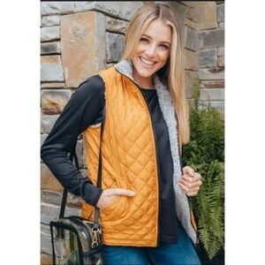 Simply Southern Quilted Vest Reversible Fleece Sleeveless Gold‎ Small